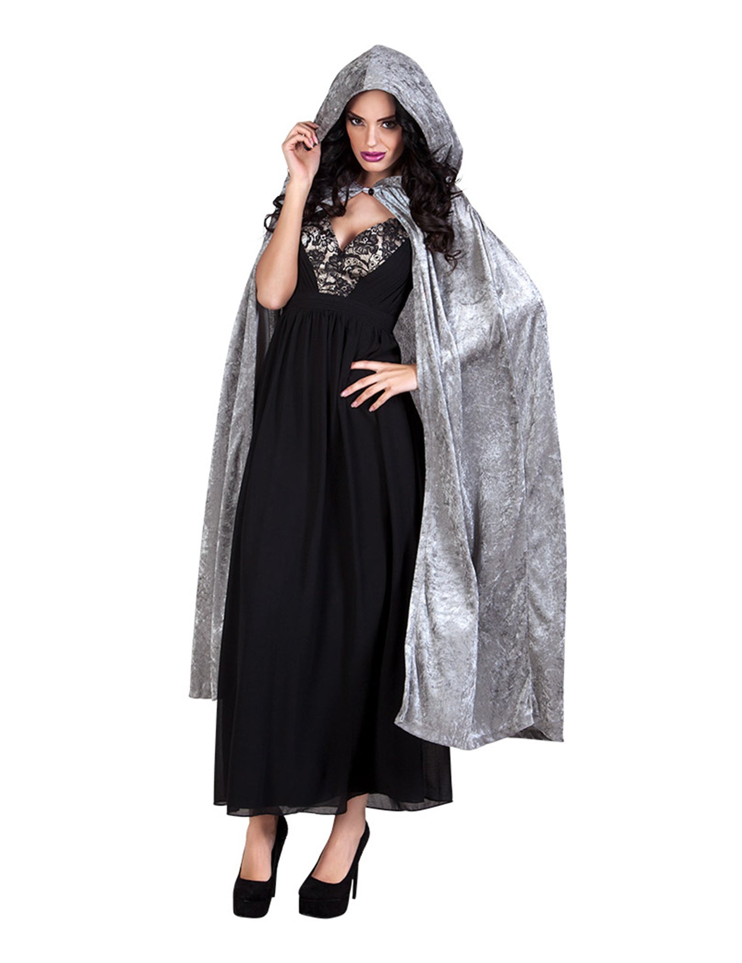 Detail kapuce sametového pláště na Halloween