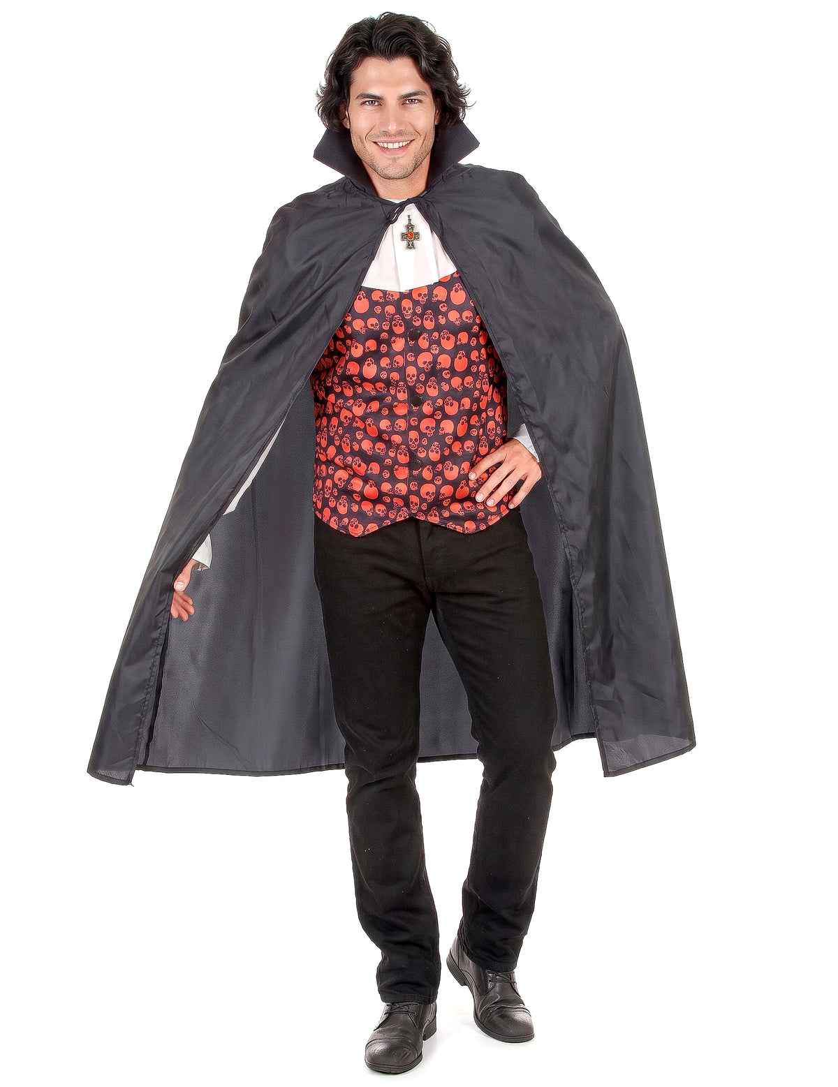 Halloweenští muži s černým pláštěm Draculy