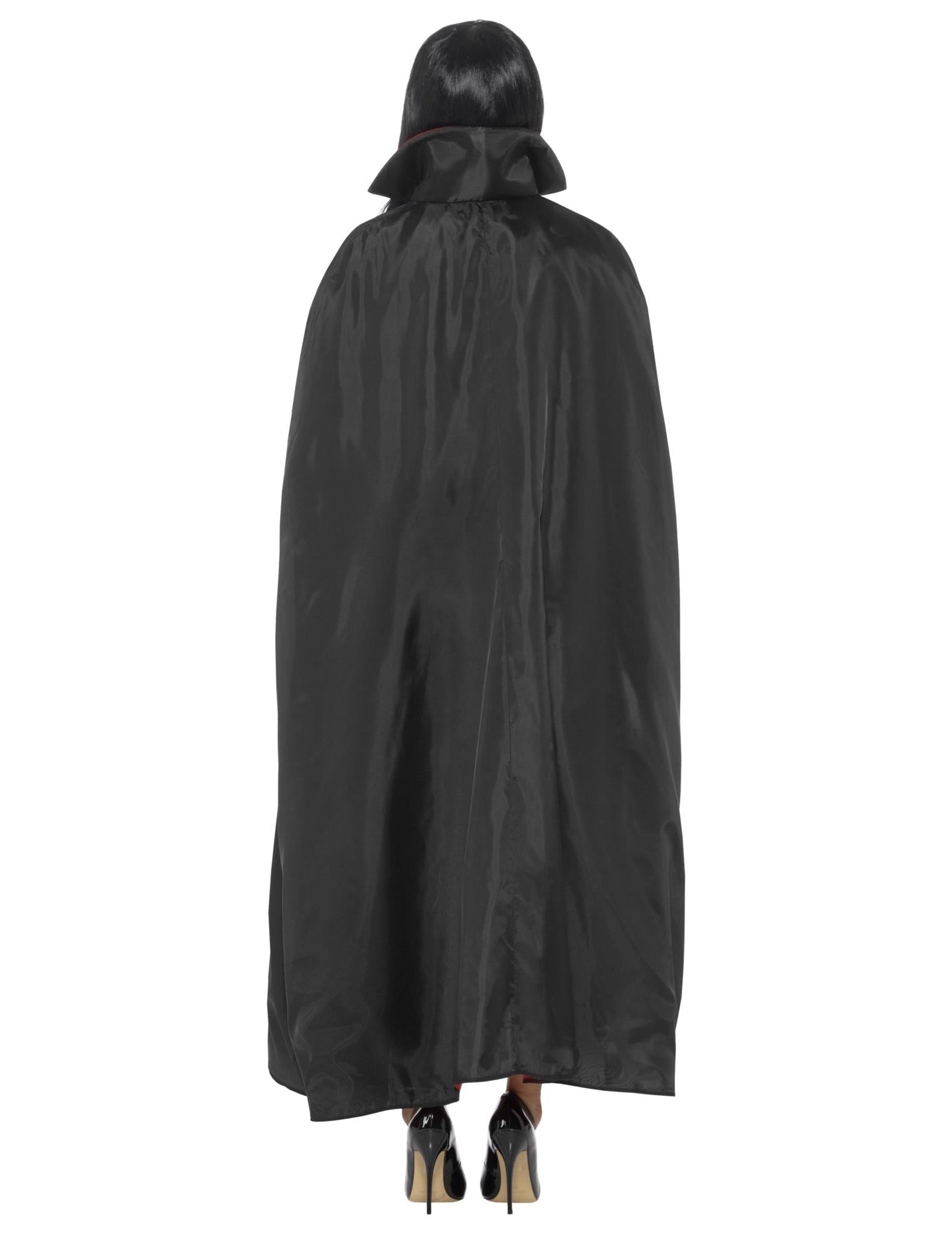 Pohled zezadu na reverzibilní saténový vampírský plášť