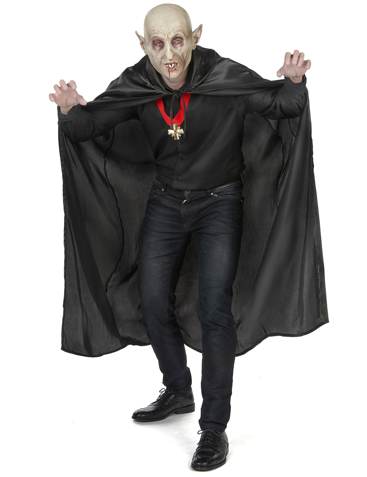 Vue de face avec masque de vampire de la cape de vampire
