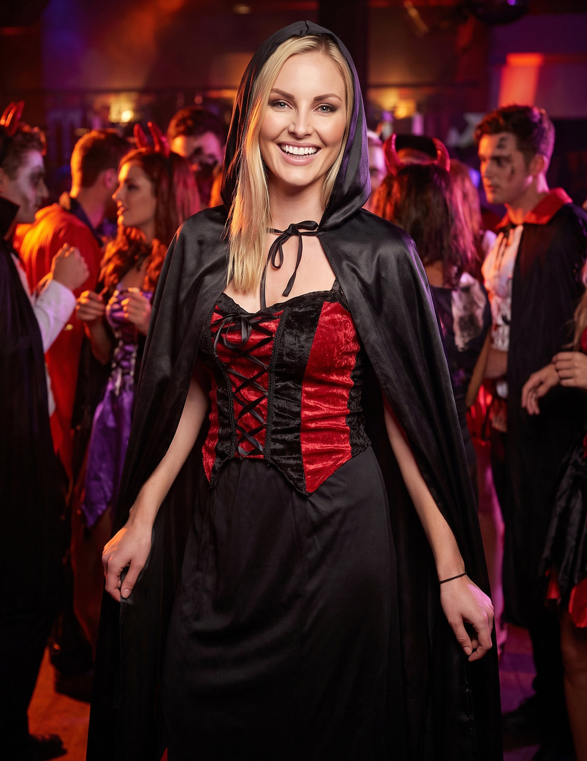Halloween s černým upírským pláštěm pro dospělé