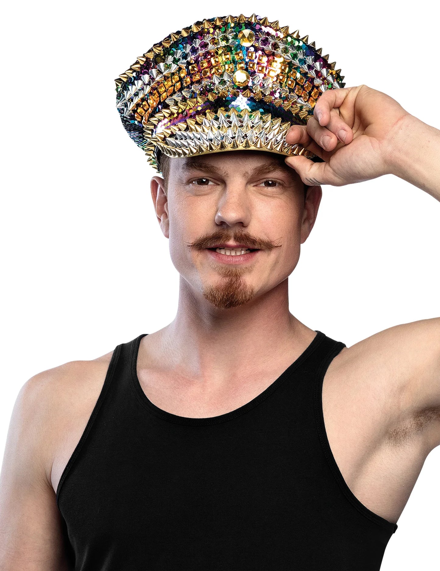 Vue de face de la casquette arc en ciel avec clous pour adulte