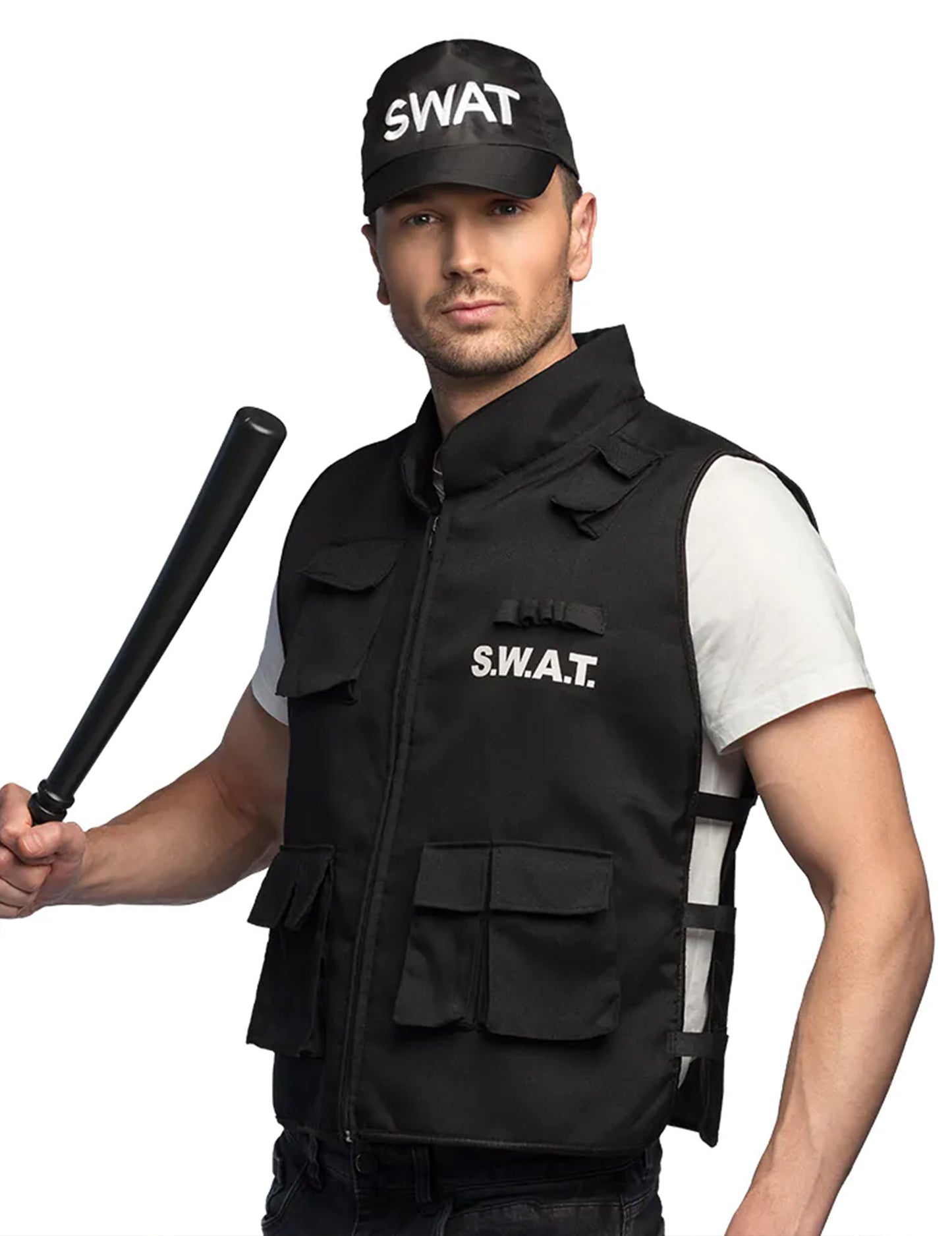 Mise en situation avec gilet et matraque de la casquette SWAT pour adulte
