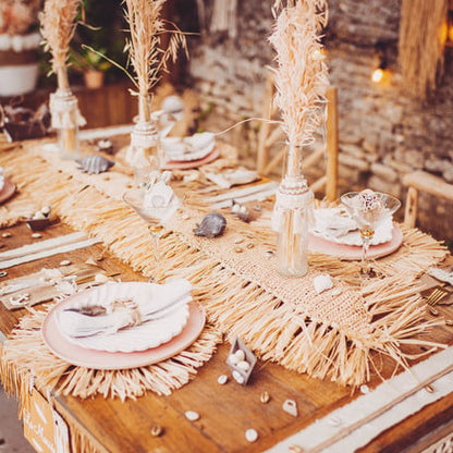 Mise en scène sur une table de fête du centre de table Bali