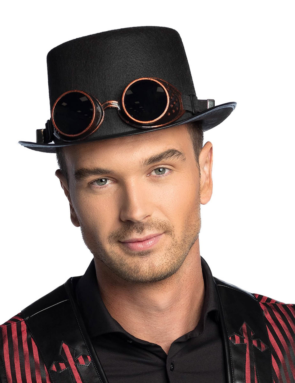 Detailní čelní pohled na klobouk s brýlemi steampunk