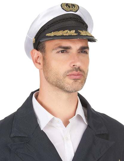 Vue de profil du chapeau de capitaine marin