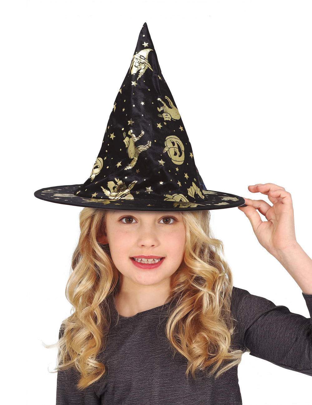 Vue portée du chapeau de sorcière pour enfant