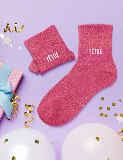 Mise en scène festive des chaussettes à paillettes Têtue