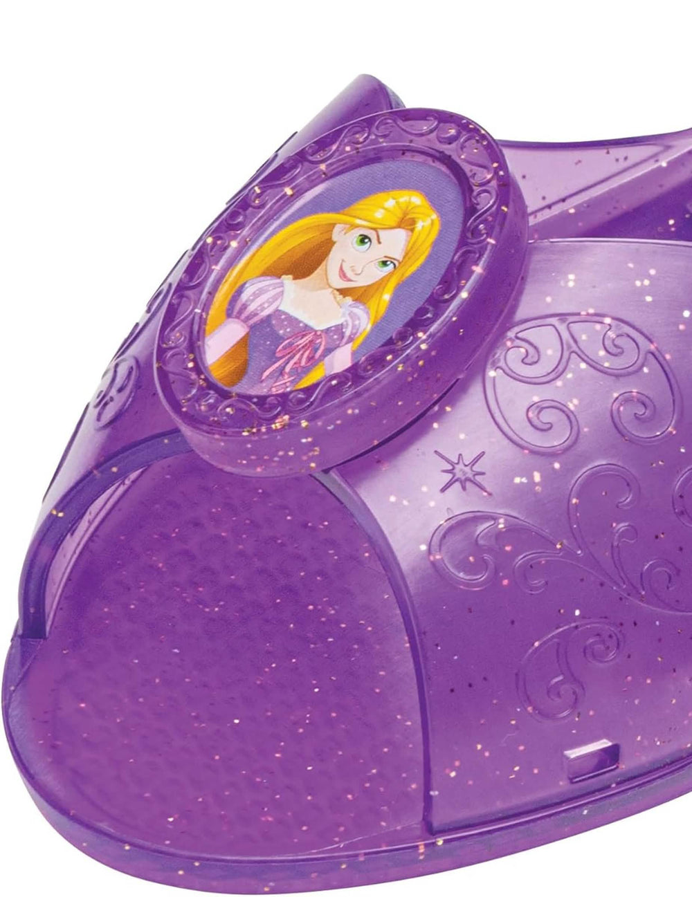 Détail du médaillon des chaussures de princesse Raiponce