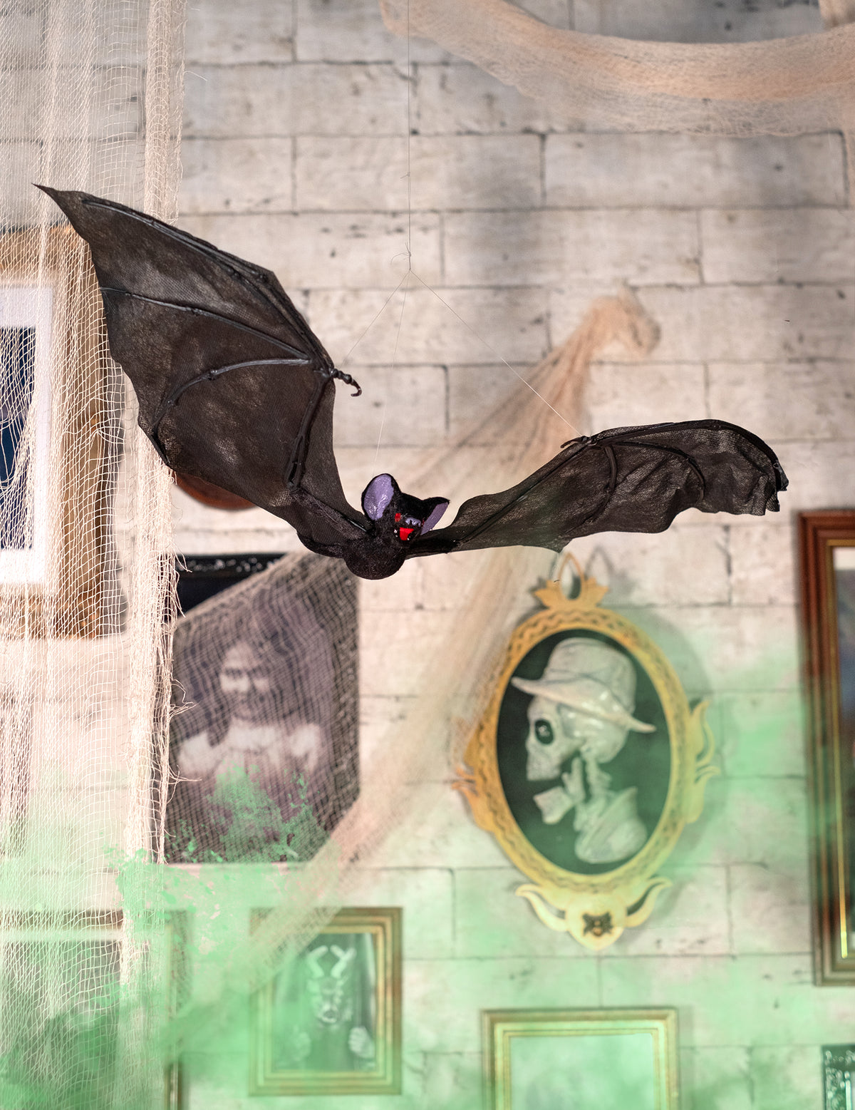 Mise en situation de la chauve-souris volante d'Halloween pour décoration