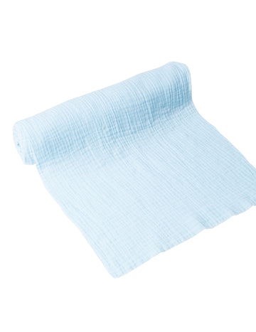 Chemin de table gaze de coton bleu ciel 30 cm x 3 m décoration baptême