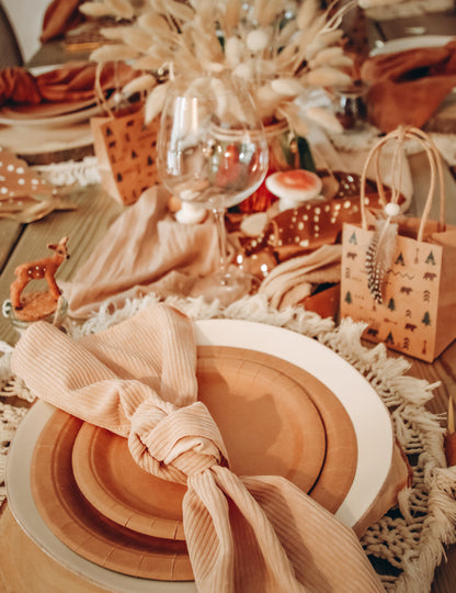 Béžový manšestrový běhoun na stůl 28 cm x 3 m pro svatbu