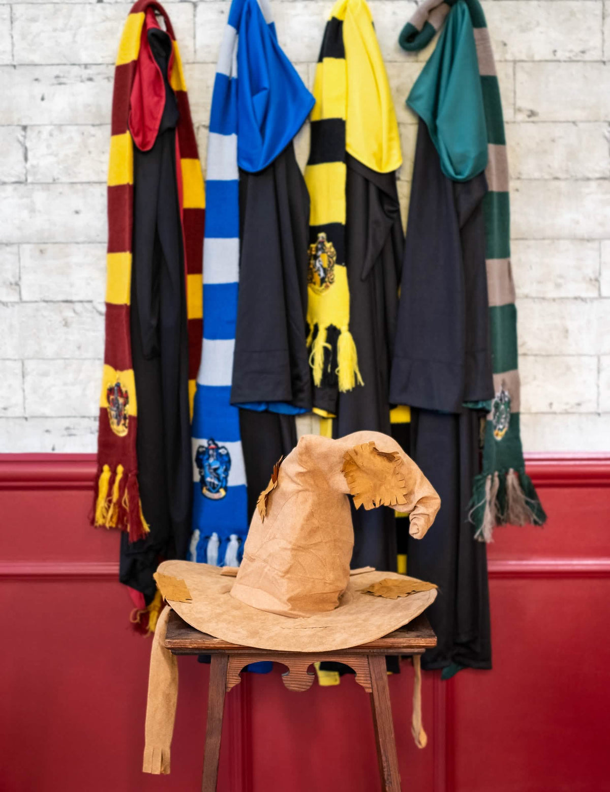 Scéna Třídicího klobouku luxus Harry Potter pro dospělý