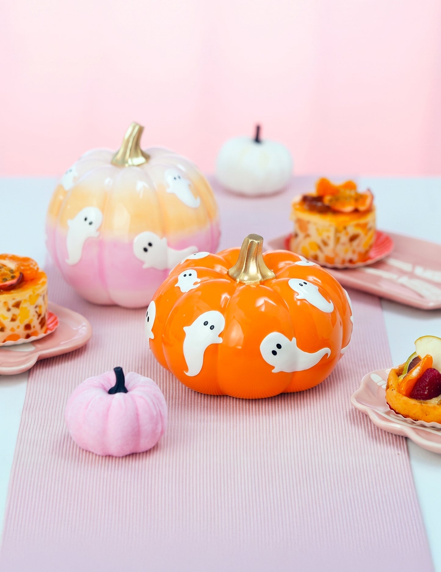 Dekorační dýně Summerween z oranžové pryskyřice s duchy 15,5 x 15,5 x 11 cm