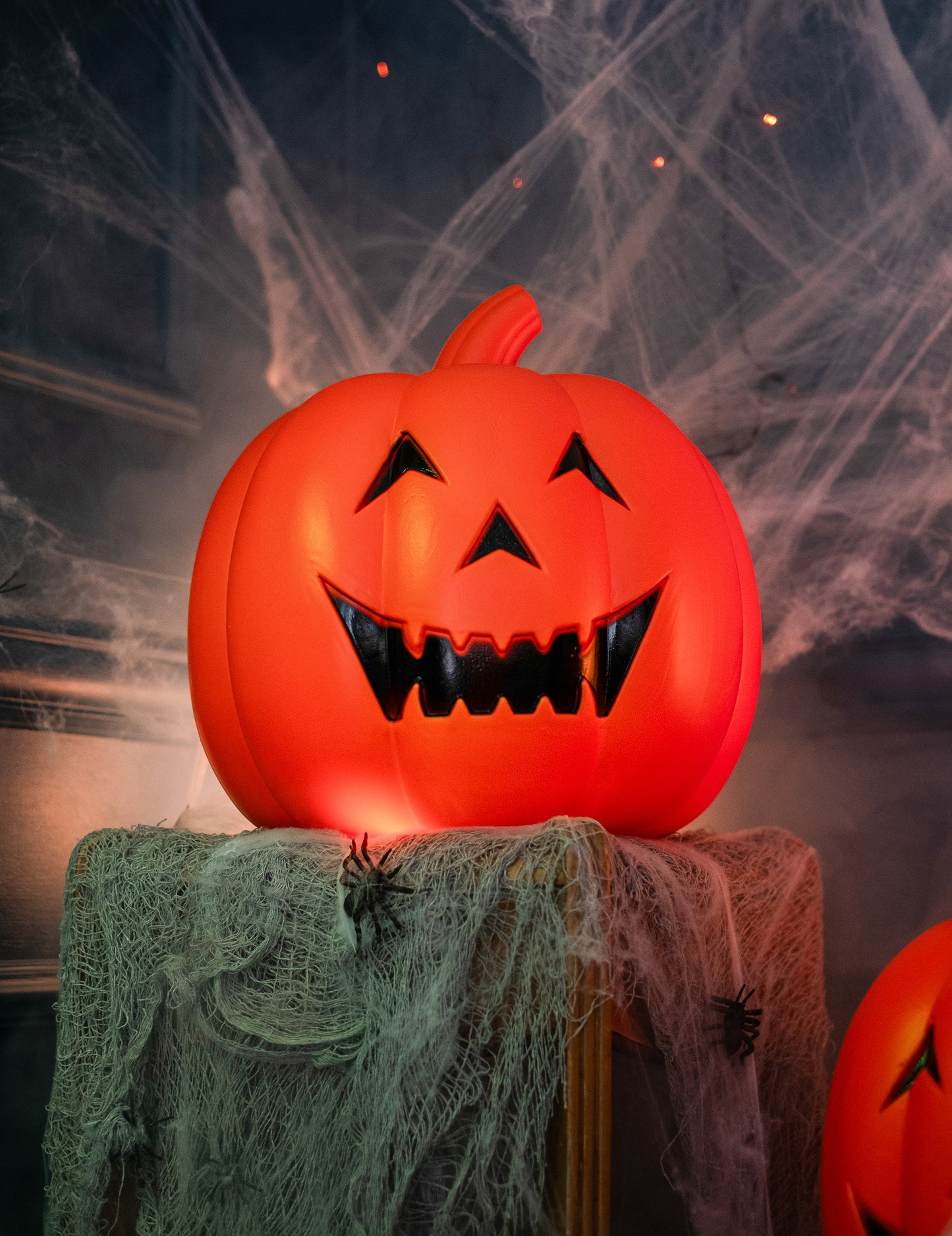 Svítící dýně z plastu v životní velikosti 32 cm