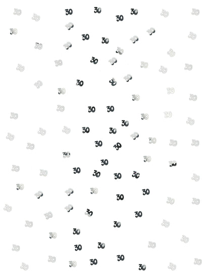 Vue dispersée des confettis de table en bois 30 pour anniversaire