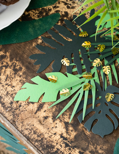 Stolní konfety metalické zlaté tropické listy 15 g pro slavnostní dekoraci