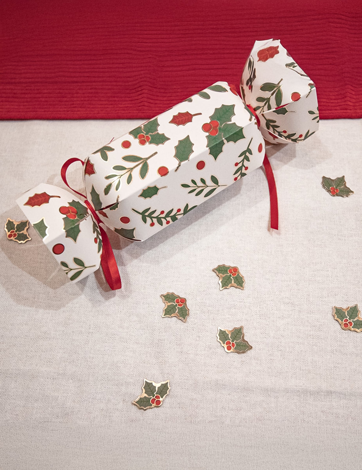 Mise en situation du confettis de table houx de Noël