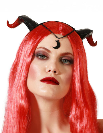 Démonické rohy s dospělým měsícem