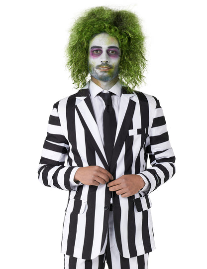 Gros plan sur le buste et le maquillage du costume Suitmeister Beetlejuice pour homme