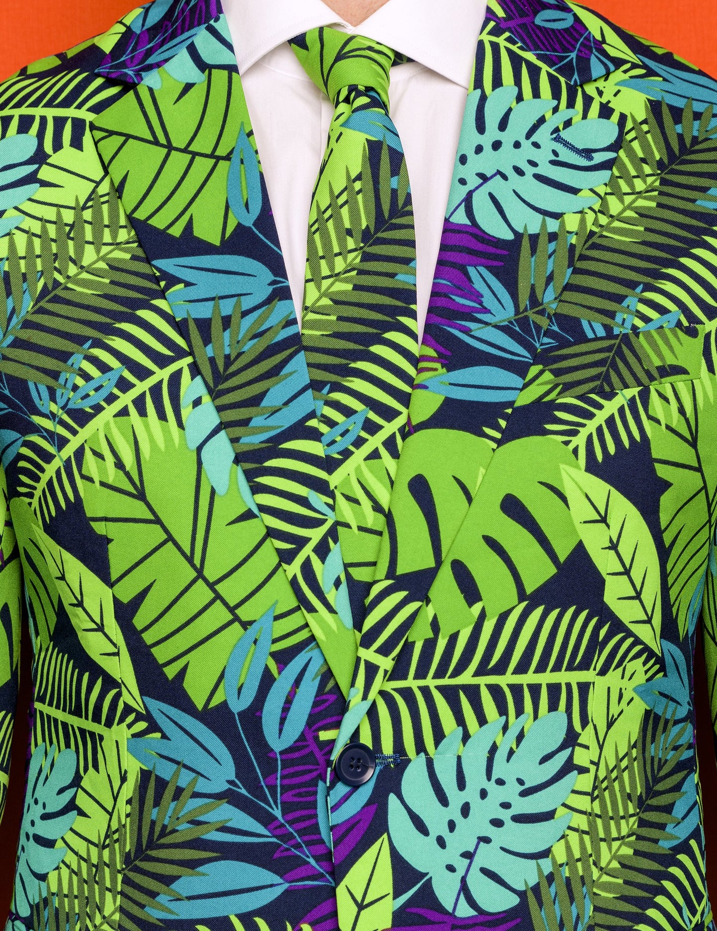 Détail de la veste et de la cravate du costume Mr. Juicy jungle pour homme
