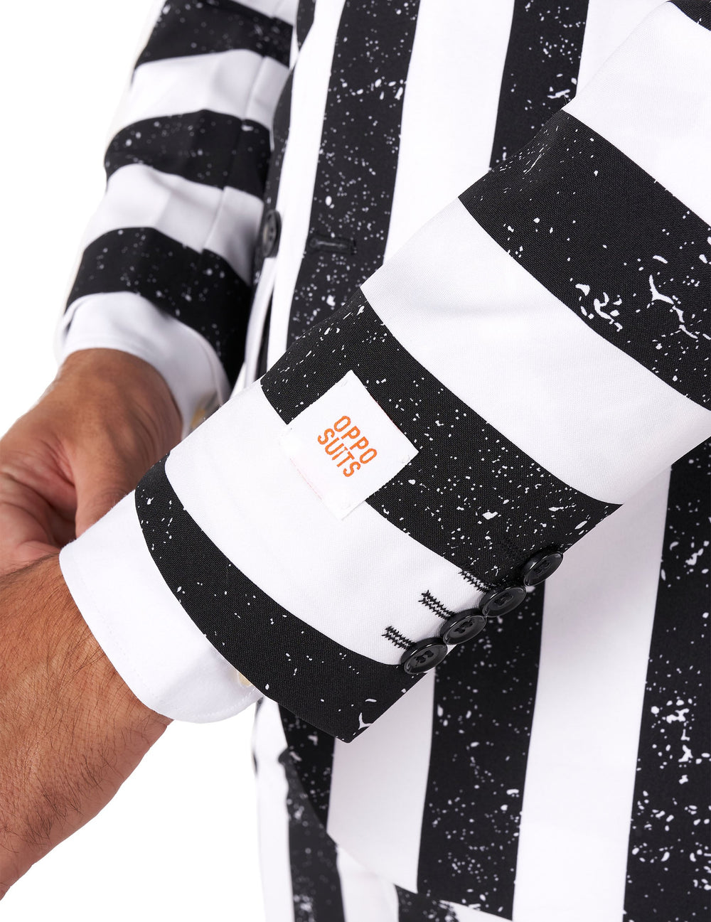 Détail de l'étiquette de manche du costume Beetlejuice Opposuits