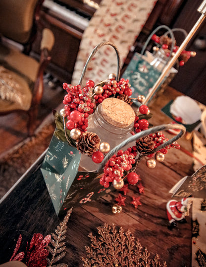 Koruna z červených a zlatých bobulí 15 cm 