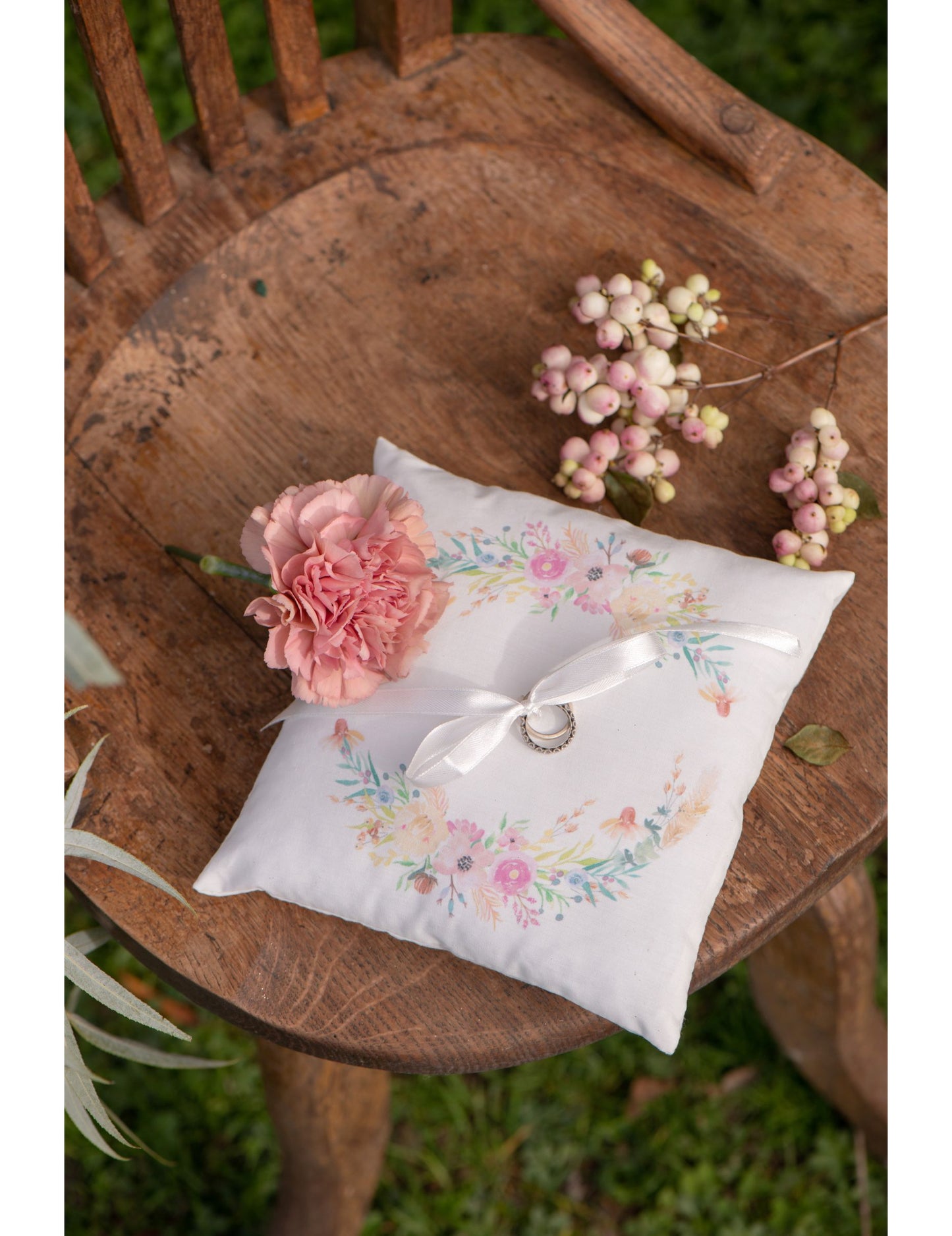Květinový polštářek na snubní prsten 18 x 18 cm v bavlně