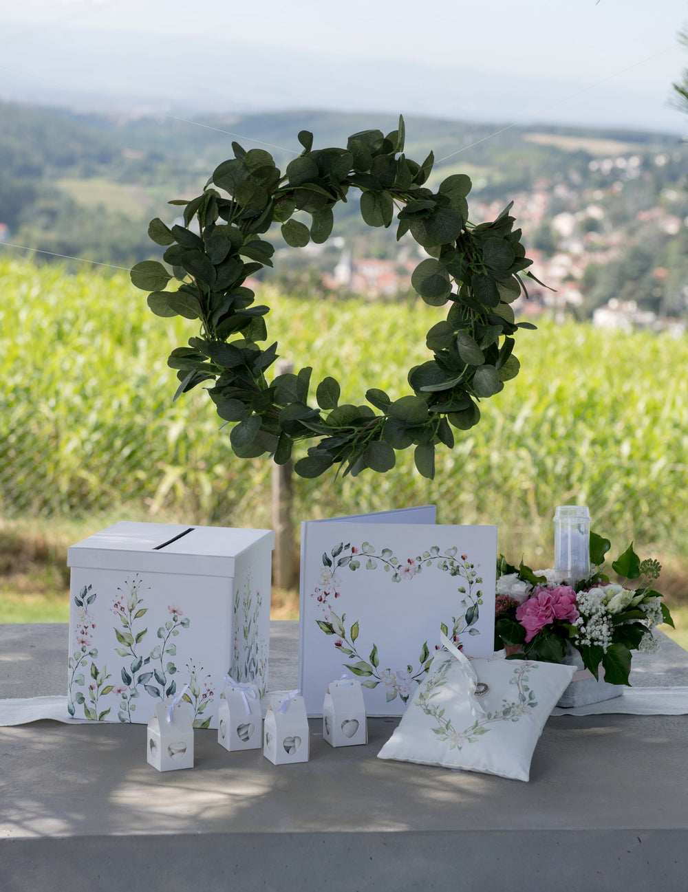 Mise en situation du coussin d'alliances porte bague motif végétal pour mariage