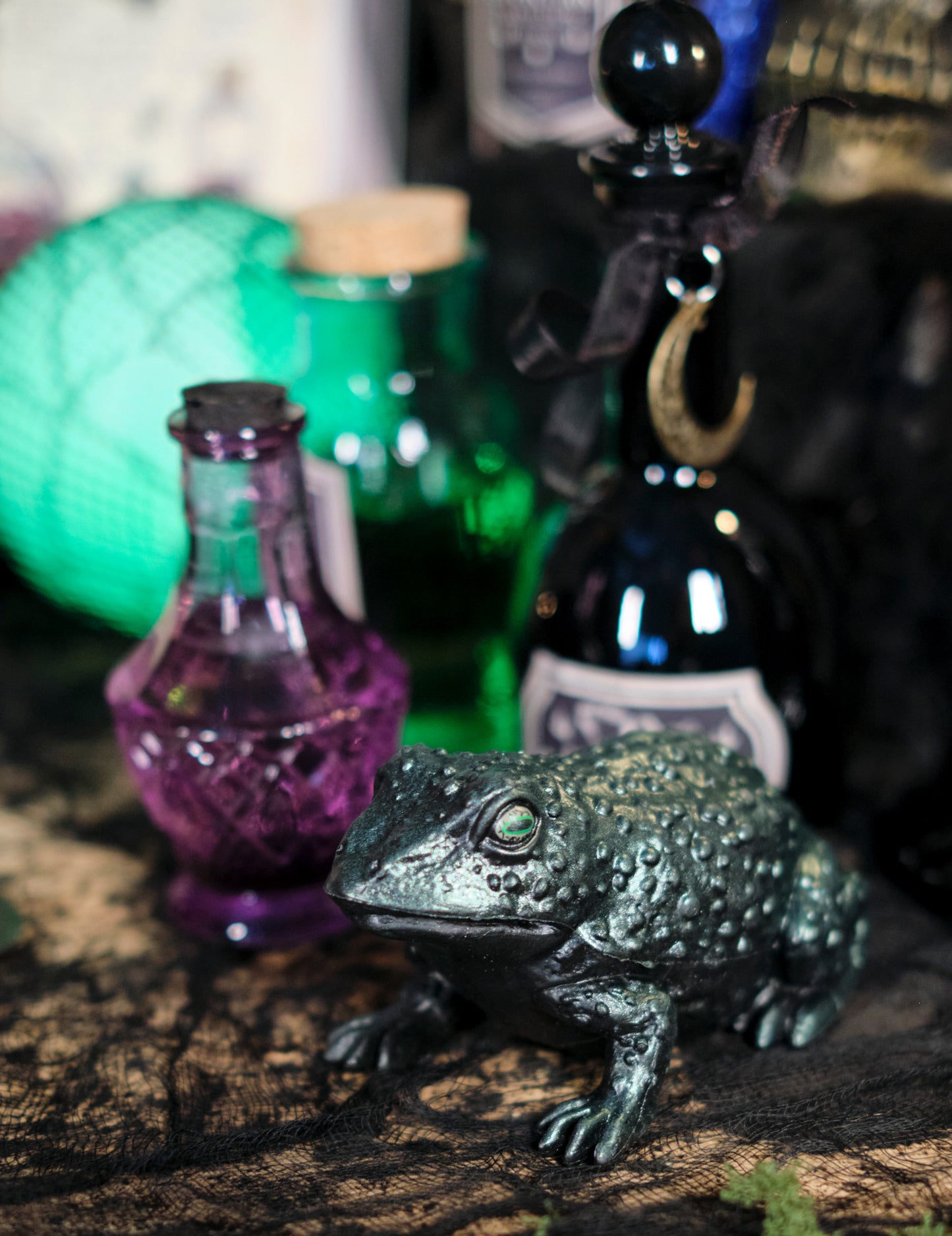 Duhově zelená plastová ropucha 12,5 cm