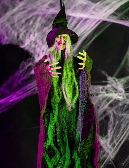 Mise en situation avec toiles d'araignées de la décoration à suspendre sorcière