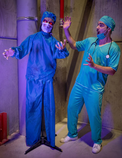 Hrůzostrašná animovaná dekorace šíleného doktora s pohybem 170 cm