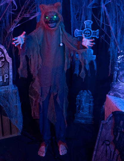 Animovaná zvuková a světelná dekorace Bad Wolf 160 cm