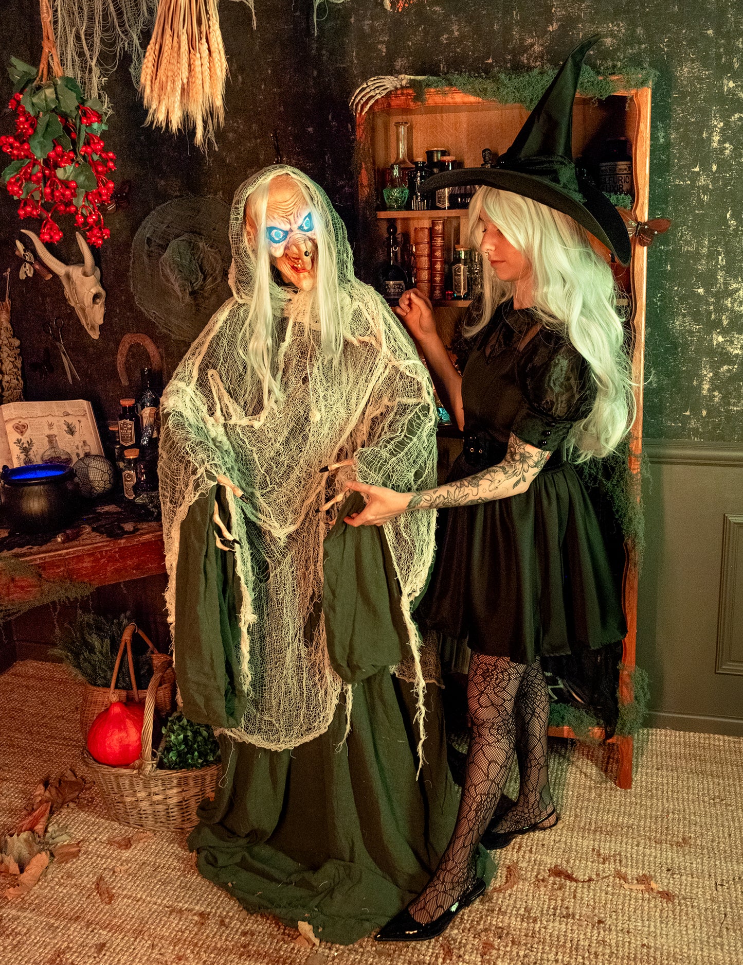 Čarodějnice Andromeda 153 Animovaná dekorace se zvukem a světlem cm