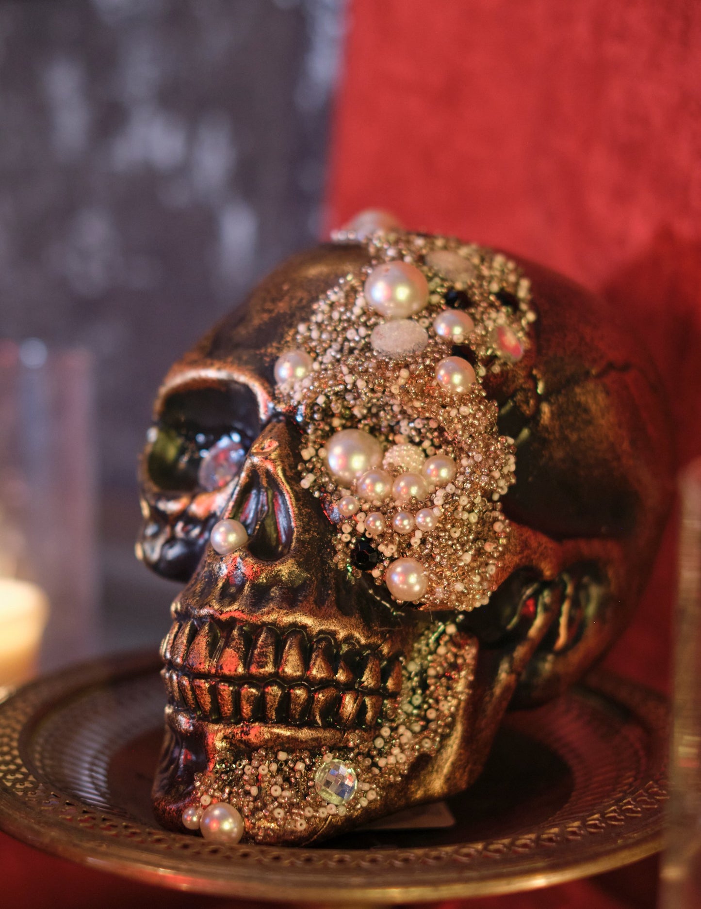 Dekorace lebky zdobená diamanty 16 x 15 x 21 cm