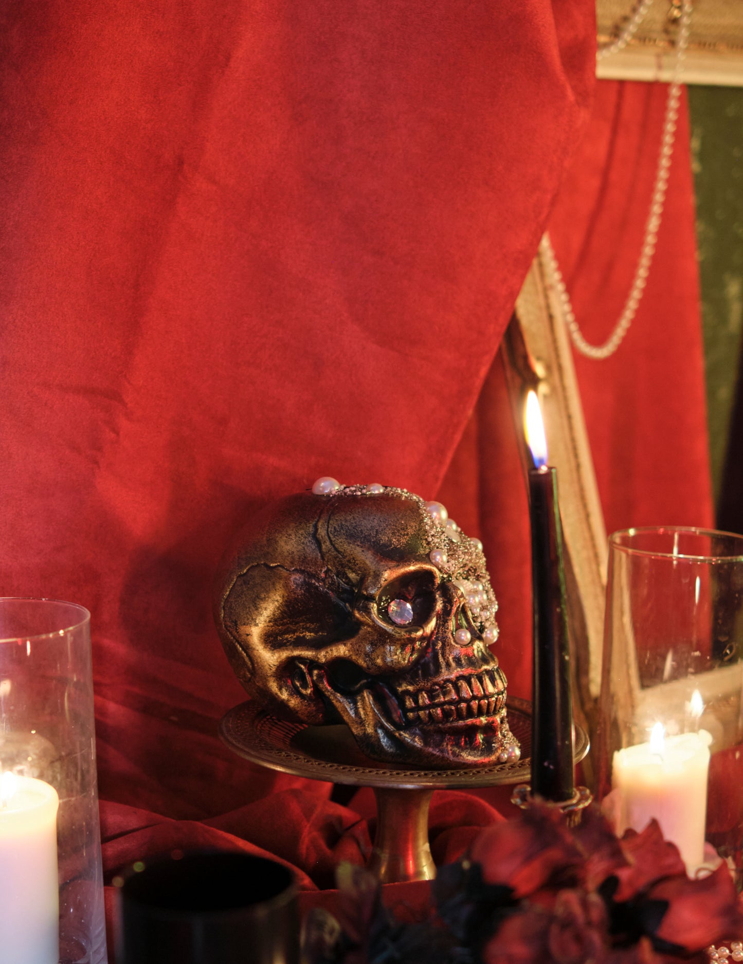 Dekorace lebky zdobená diamanty 16 x 15 x 21 cm