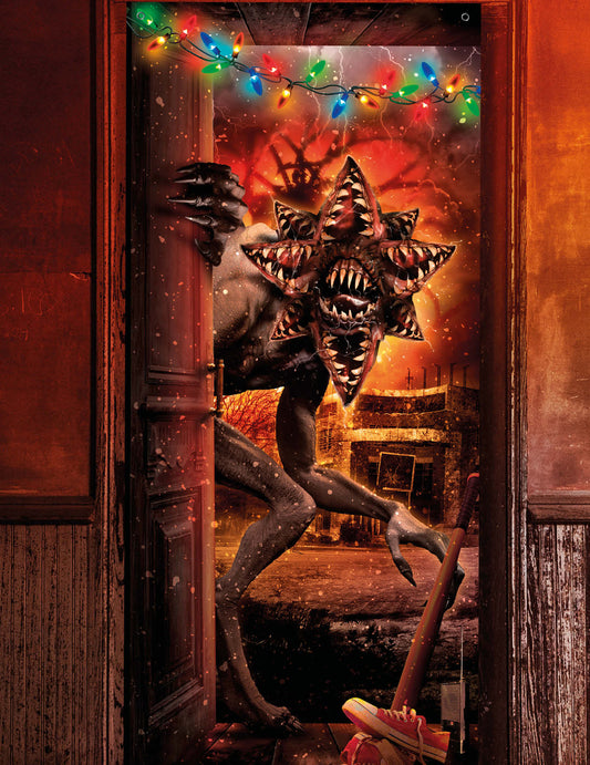 Gros plan sur la gueule du monstre de la décoration de porte monstre