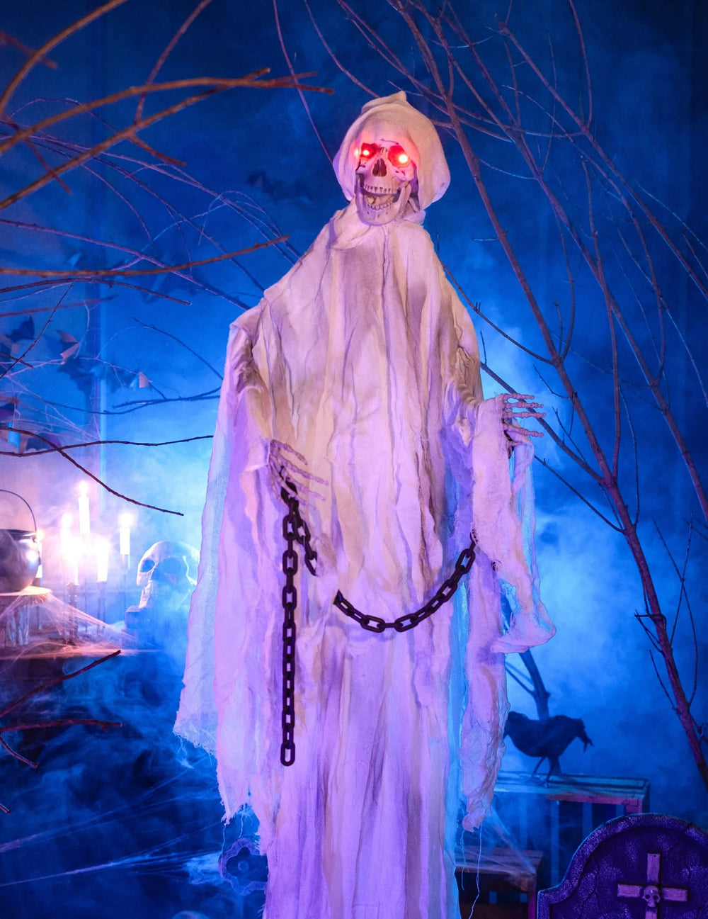 Halloweenská dekorace stojícího spoutaného ducha