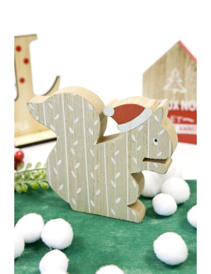 Dřevěná dekorace veverka s vánoční čepicí 11 x 10 cm 