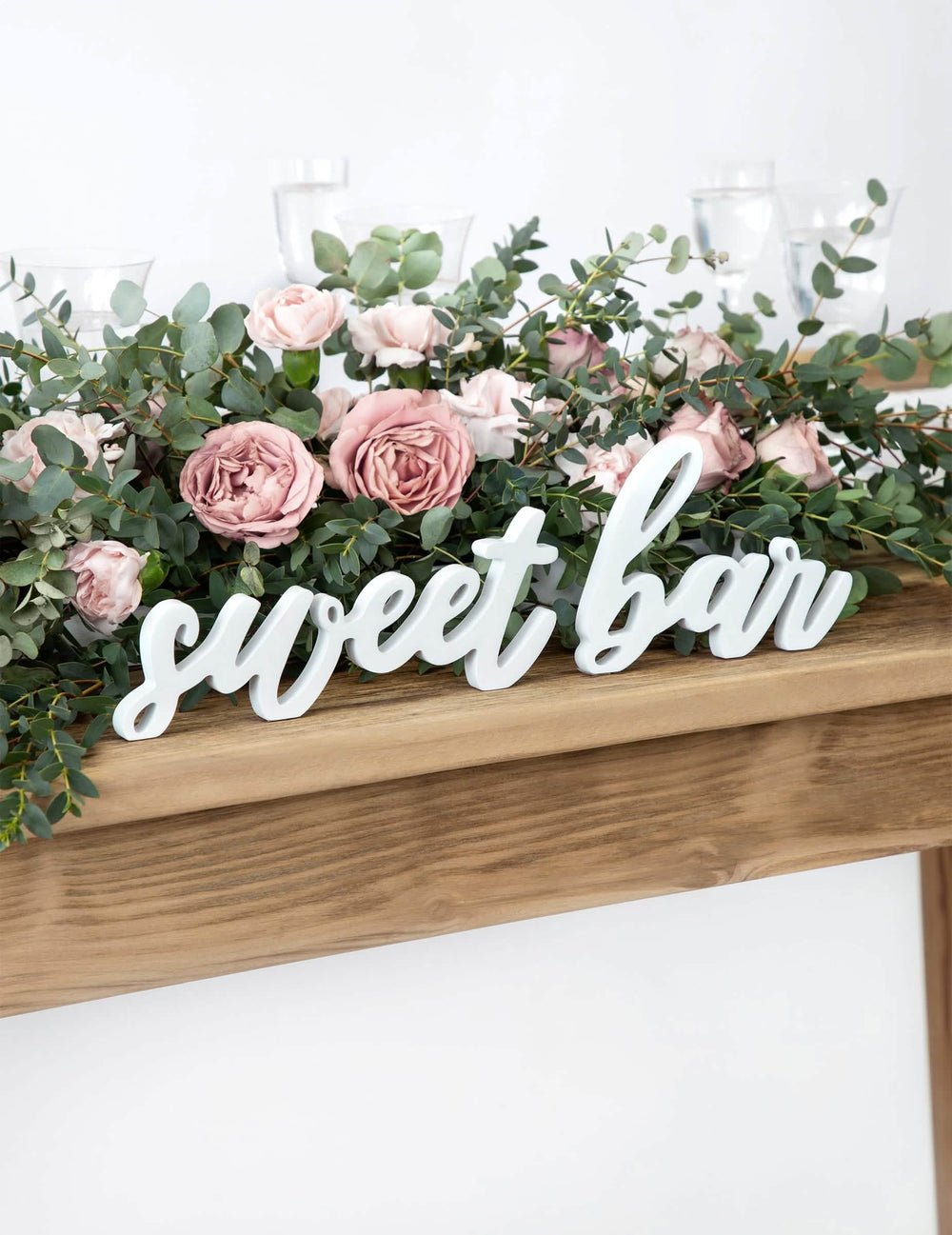 Ukázka dřevěné dekorace sweet bar na svatbu