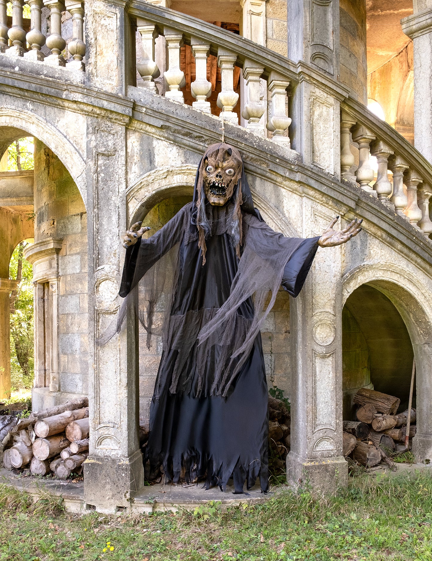 Obří halloweenská dekorace: závěsná čarodějnice/zombie, 3,50 m