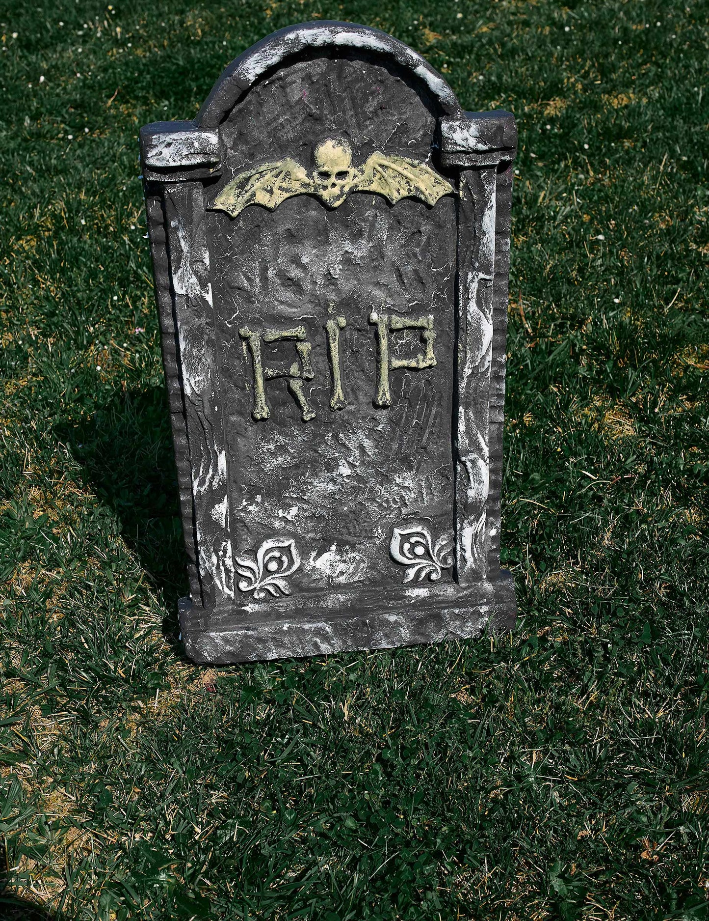 Vue de face de la décoration pierre tombale Halloween