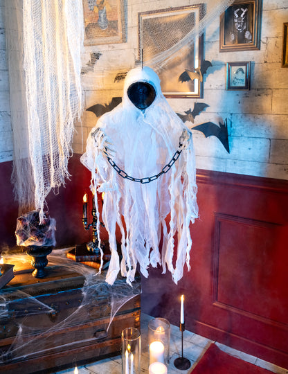 Mise en scène Halloween de la décoration squelette faucheuse enchainé