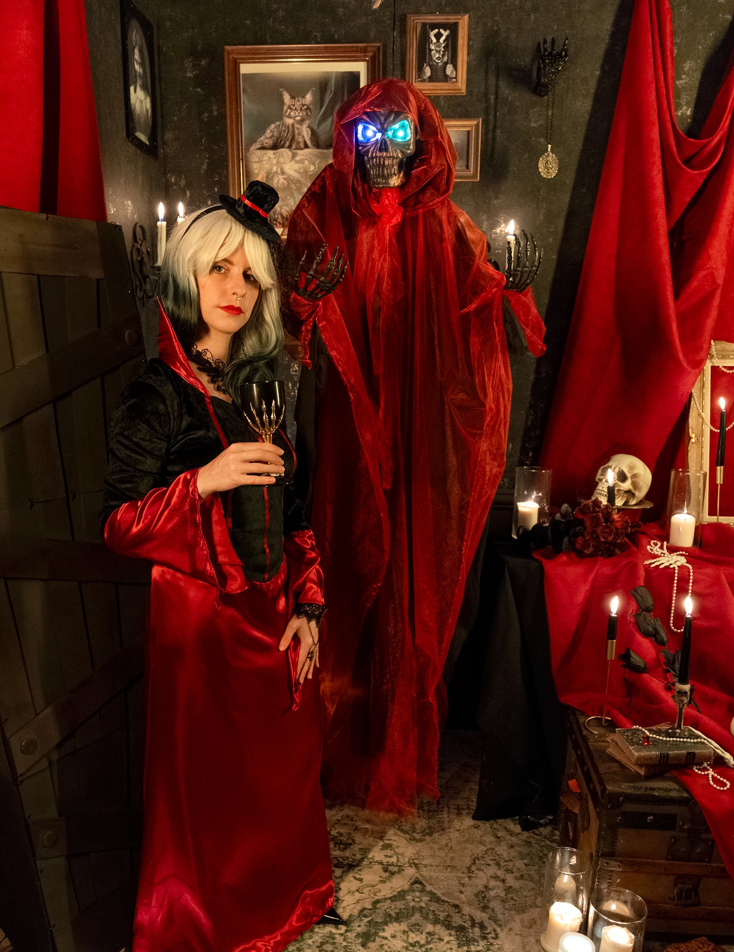 Závěsná dekorace Červený démon 180 cm