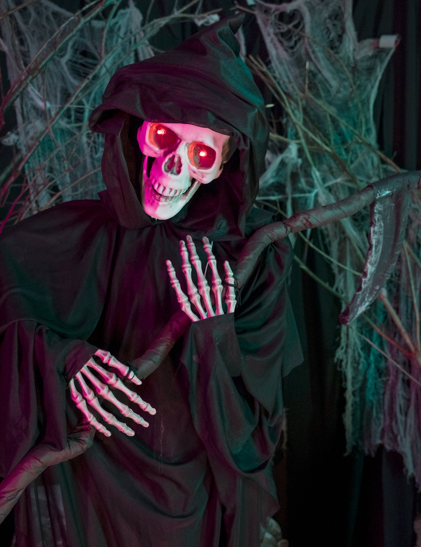 Dekorace se sekačkou 183 cm