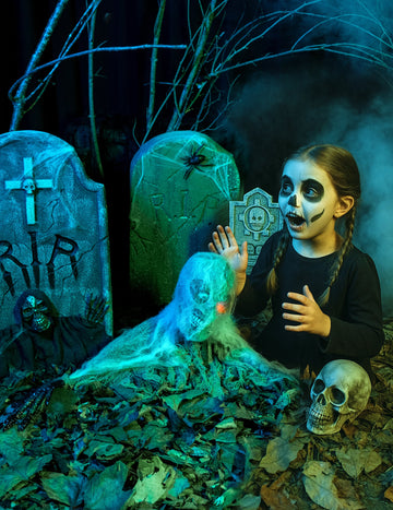 Décoration zombie animé pour Halloween avec voile et œil lumineux rouge