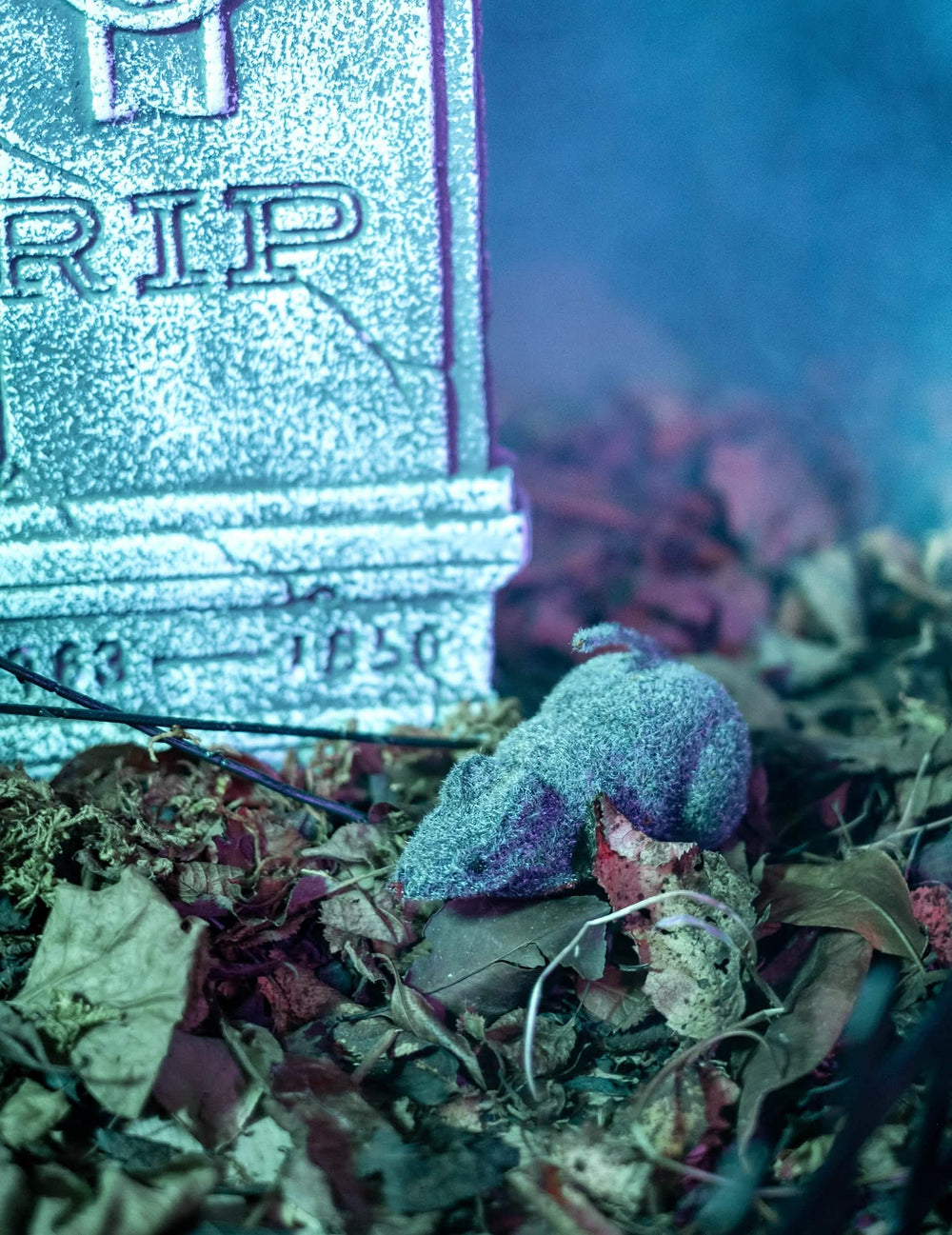 Scénka s krysou s dekoracemi 21 dílů kostra a náhrobek pro halloween