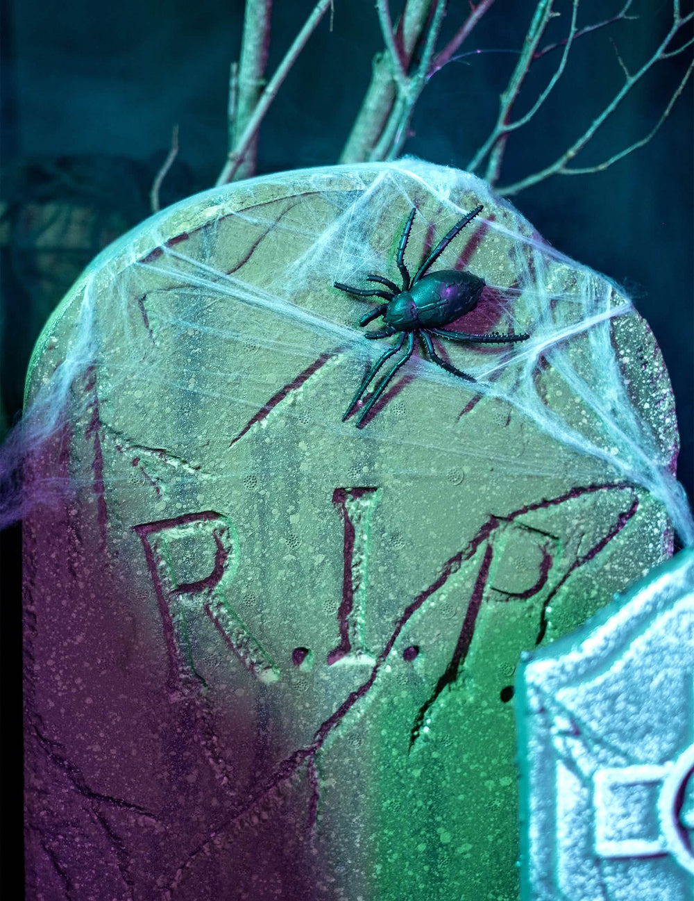 Dekorace 21 dílů kostra a náhrobek halloween šedý s pavoukem a nápisem RIP
