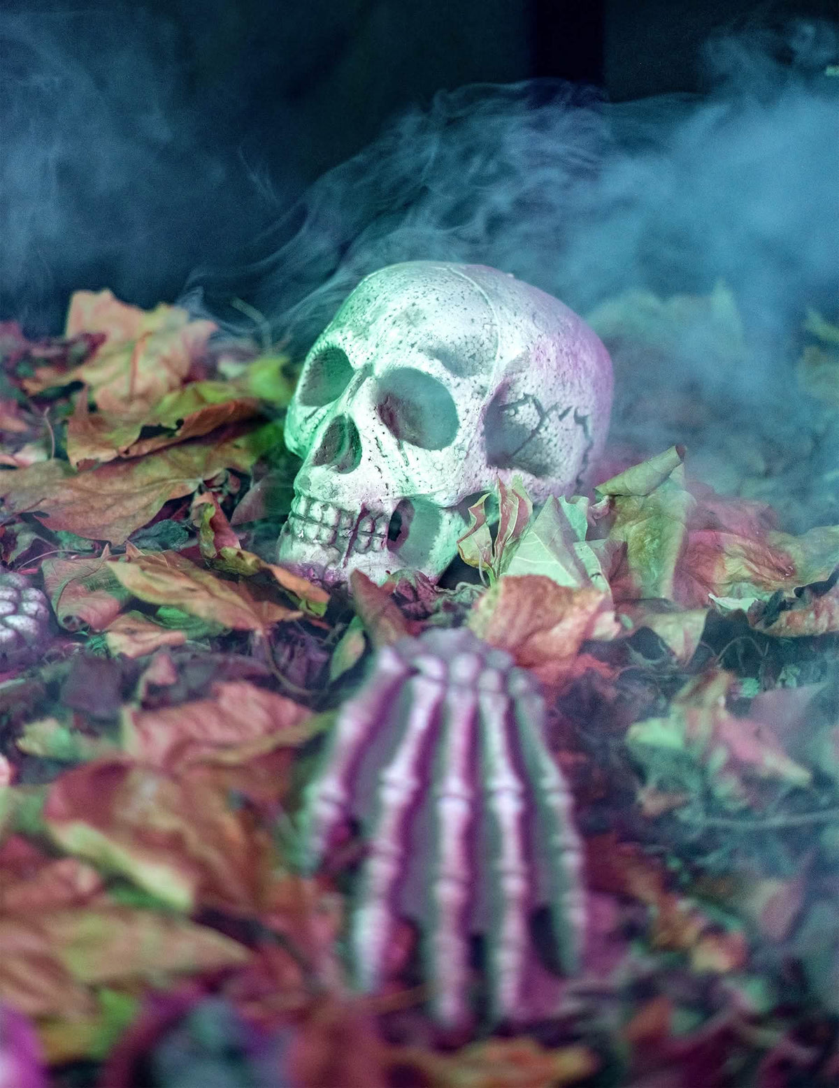 Scéna s lebkou a rukou, dekorace 21 dílů - kostlivec a náhrobní kámen na halloween