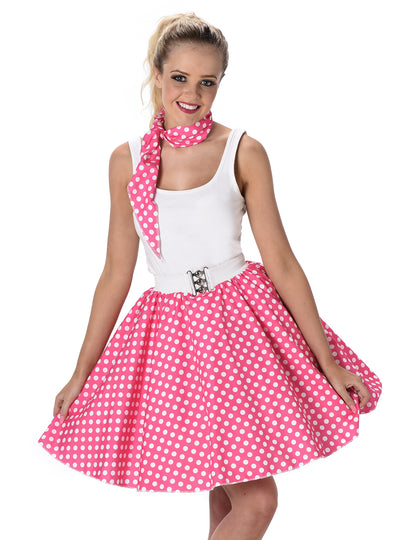Vue de face avec jupe évasée du déguisement années 50 pour femme rose à pois